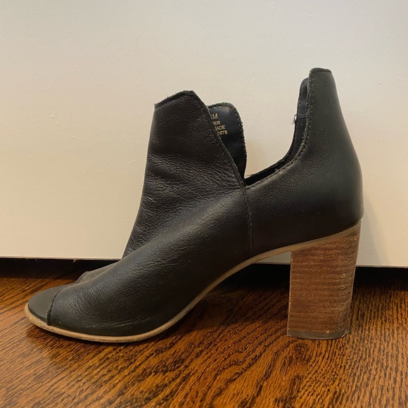 Steve Madden Nello Open Toe Bootie- Black Leather sz 6 - Picture 2 of 7